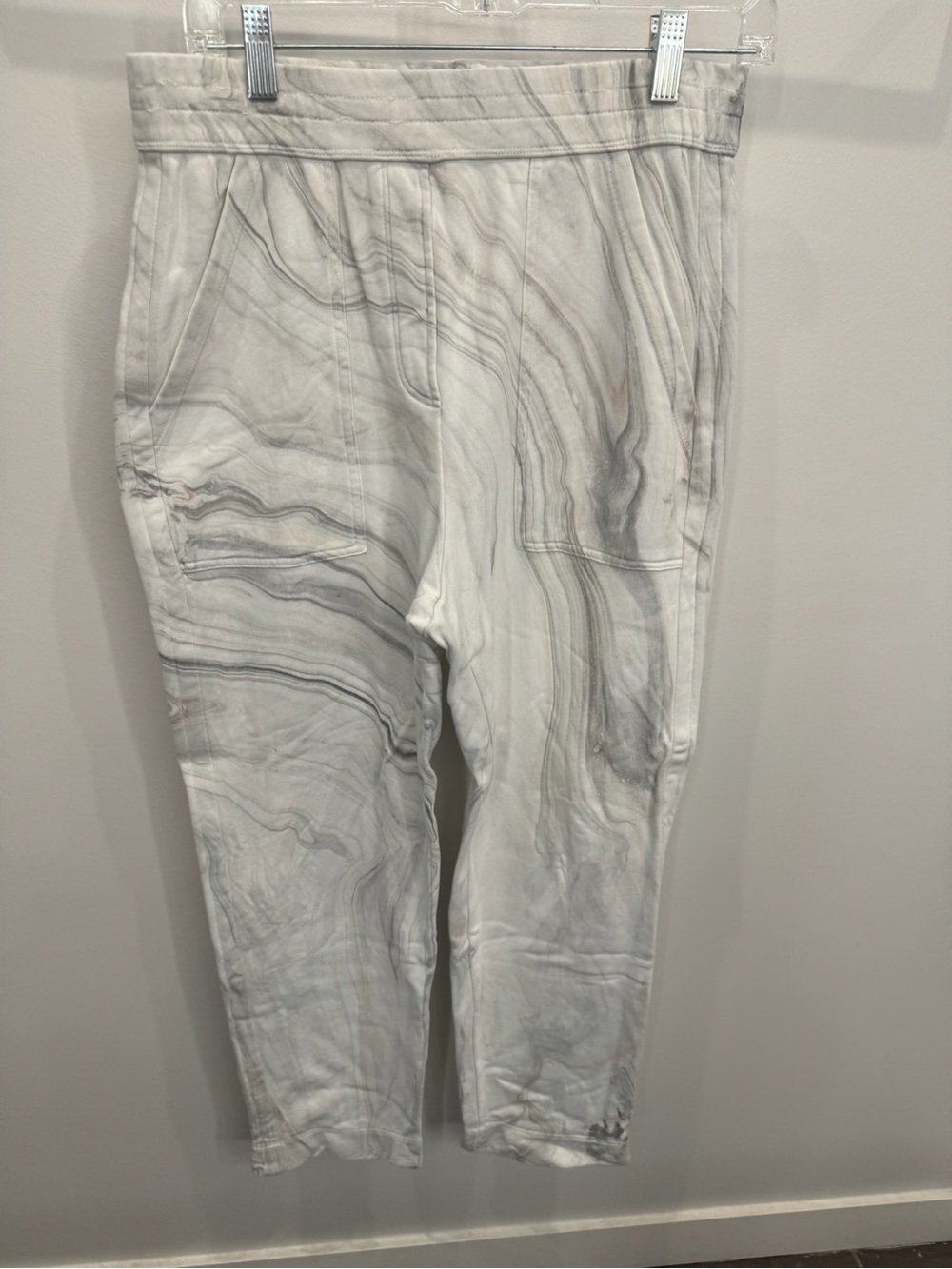 Raquel Allegra Marble-Print Jogger Pants - White & Gray